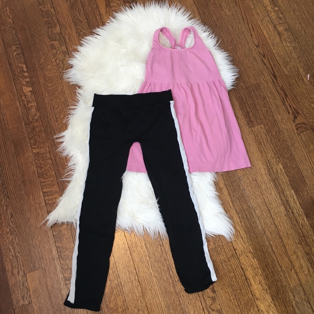 Workout outfit. Women’s athletic top and leggings